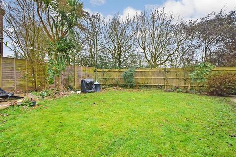 17 Bridges Close, Horley, RH6 9SG