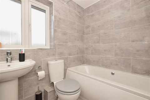 6 Spinner Drive, Havant, PO9 4BQ