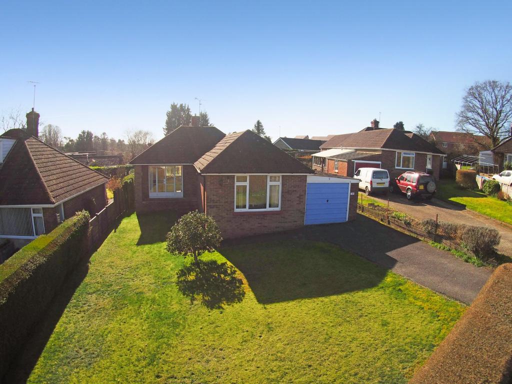 Vectis Close, Four Marks, Alton 2 bed detached bungalow £425,000