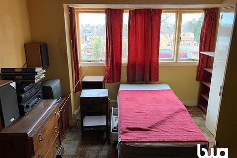 136 Stroud Road, Shirley, Solihull, B90 2JX