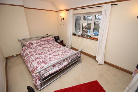 33 Browning Avenue, Worcester Park, KT4 8AY
