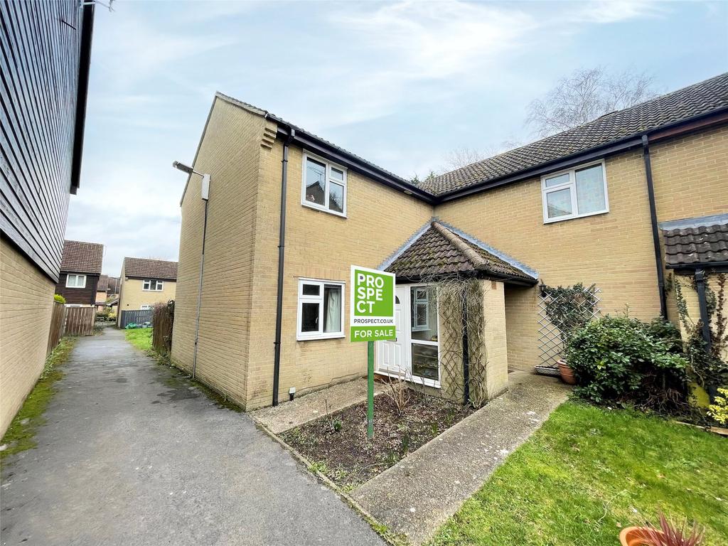 Roycroft Lane, Finchampstead, Wokingham, RG40 2 bed £245,000