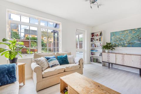 5 Silk Close, London, SE12 8DL