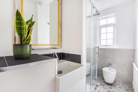 5 Silk Close, London, SE12 8DL