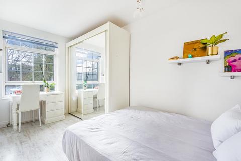5 Silk Close, London, SE12 8DL