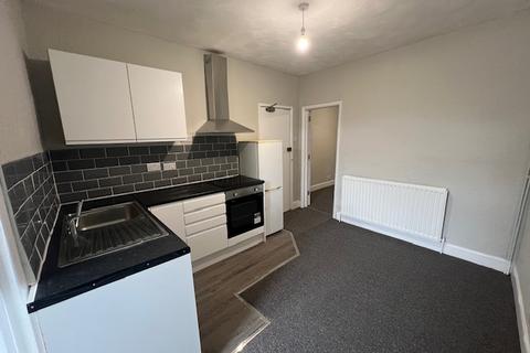 Studio to rent, Derby Road