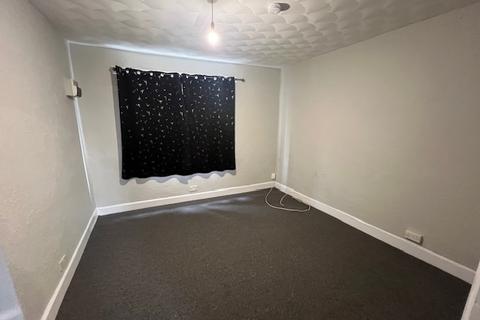 Studio to rent, Derby Road