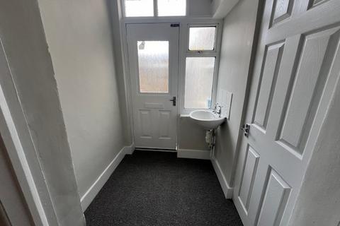 Studio to rent, Derby Road