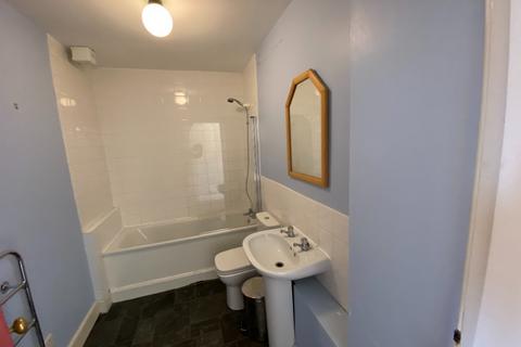 3 bedroom flat to rent, St Leonards Crag, Newington, Edinburgh, EH8