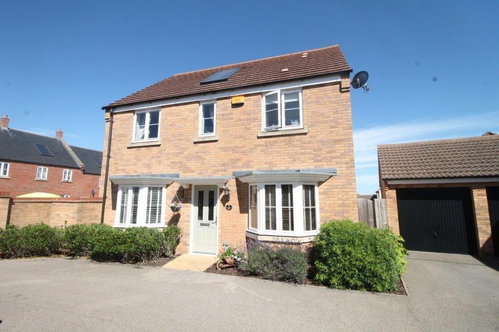 Middleton Road, Middlemore, Daventry NN11 8BH 4 bed detached house £