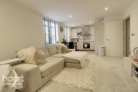 37 Hardy Close, Chelmsford, CM1 1AE