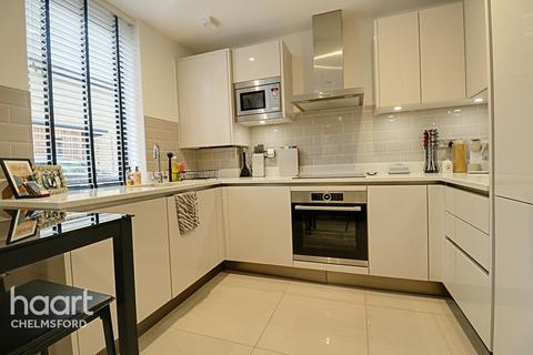 37 Hardy Close, Chelmsford, CM1 1AE