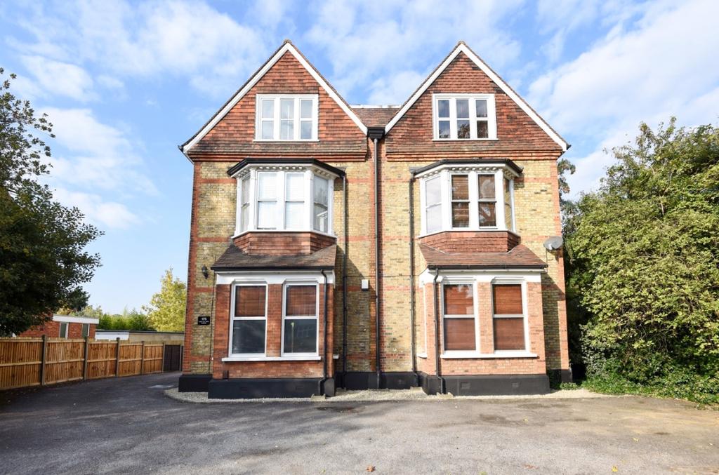 Kings Hall Road Beckenham BR3 2 bed flat £1,450 pcm (£335 pw)
