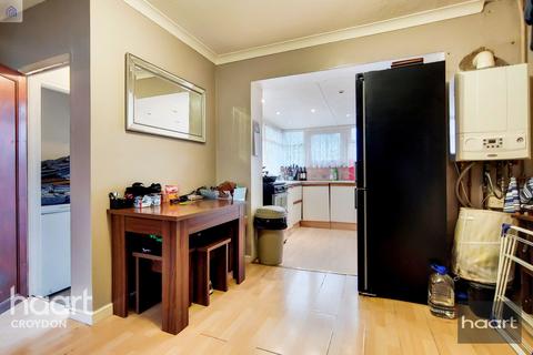 17 Salcot Crescent, New Addington, Croydon, CR0 0JJ