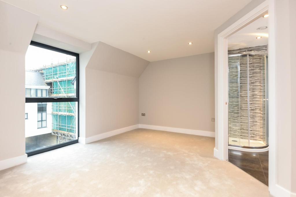 Main bedroom with en
