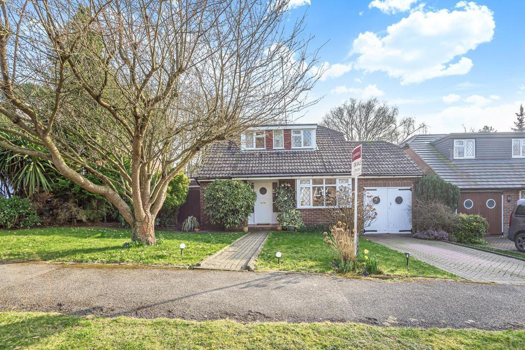 Belmore Avenue, Pyrford, GU22 3 bed detached house £725,000