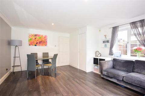 27 Bishops Close, Basildon, SS13 1EJ