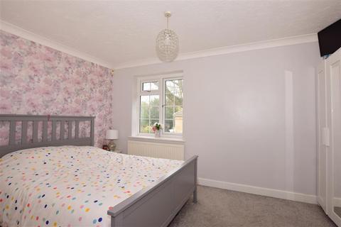 27 Bishops Close, Basildon, SS13 1EJ
