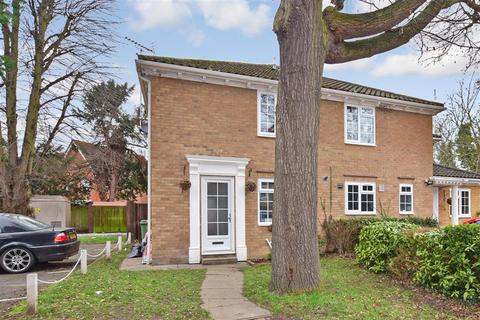 27 Bishops Close, Basildon, SS13 1EJ
