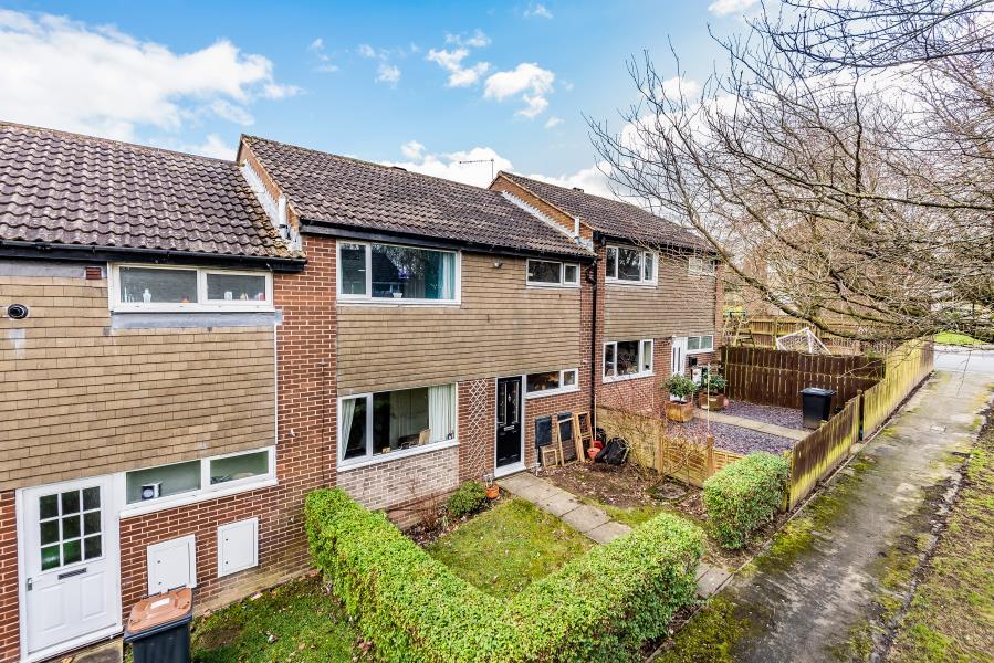 NORWICH DRIVE, HARROGATE, NORTH YORKSHIRE, HG3 2TQ 3 bed terraced house