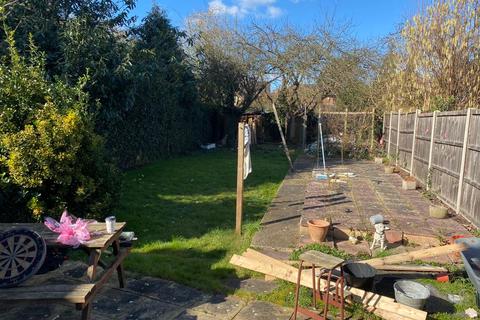 21 Orchard Close, Denham, Uxbridge, UB9 4BB