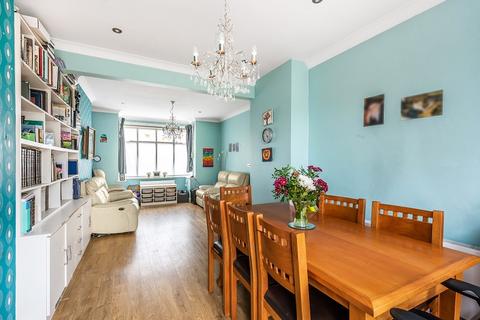 137 Farm Road, Edgware, HA8 9LR