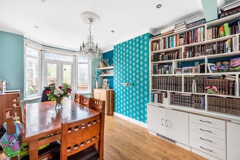 137 Farm Road, Edgware, HA8 9LR