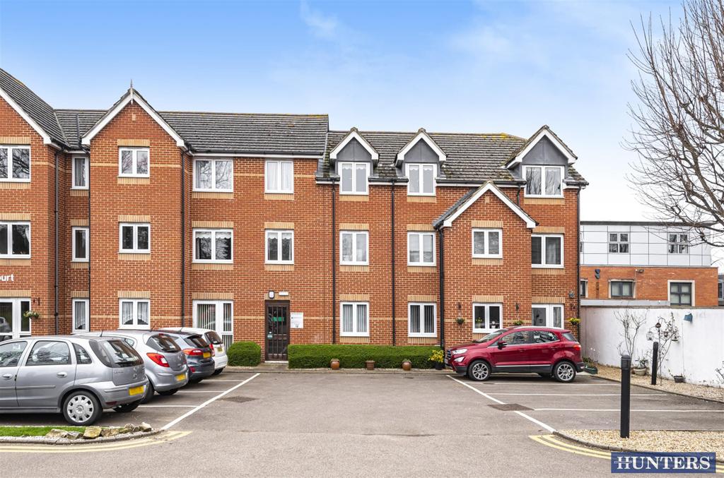 Draper Court, Mavis Grove... 2 bed flat - £280,000