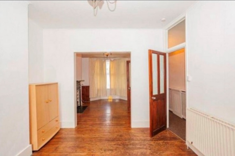 2 bedroom house to rent, Villier Street, Uxbridge, UB8