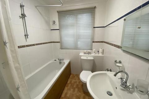 3 bedroom maisonette to rent, Bath Road,  Reading,  RG1