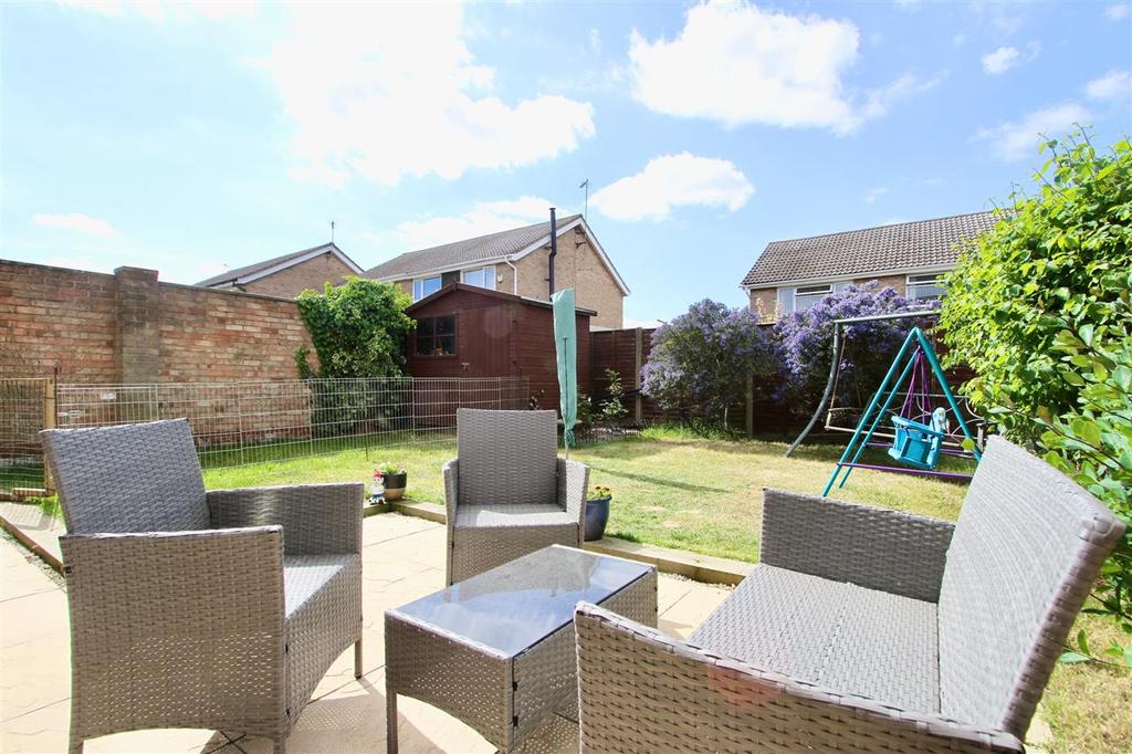 Broomhayes, Ipswich 3 bed semidetached house £280,000
