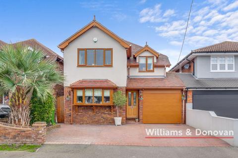 4 bedroom detached house for sale - The Avenue, Canvey Island