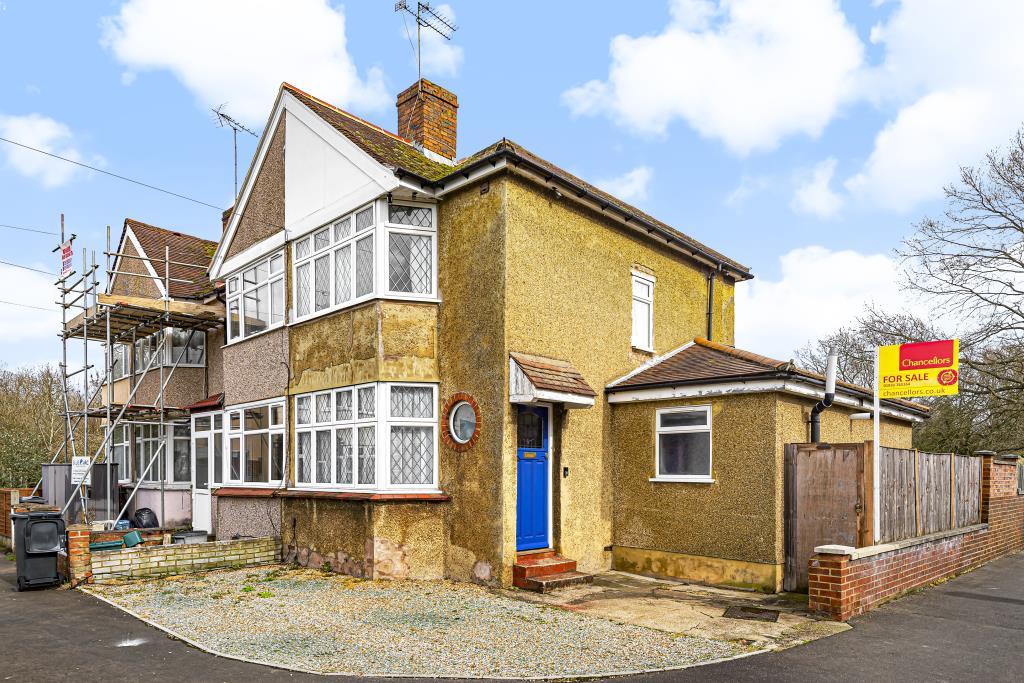 Saxon Avenue, Feltham, TW13 3 bed end of terrace house £400,000