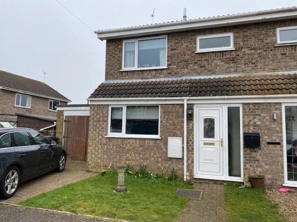 Spruce Avenue, Ormesby St Margaret 3 bed semidetached house £775 pcm