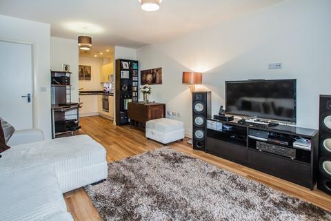 1 bedroom apartment for sale, Featherstone Court, Southall, UB2
