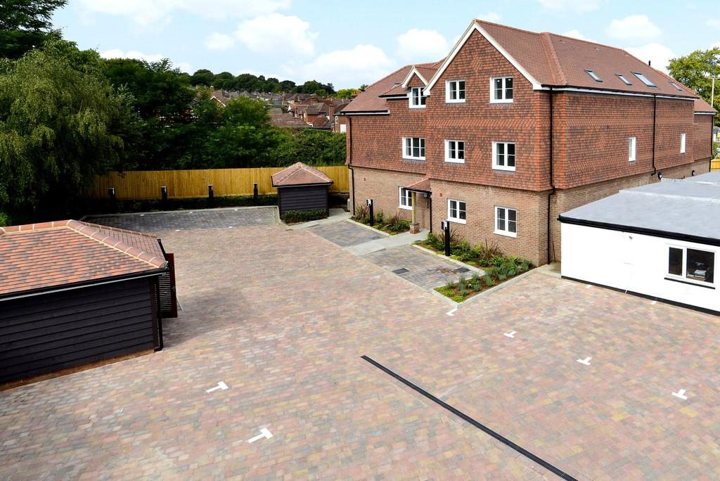 Owen Road, Godalming 1 bed apartment £250,000