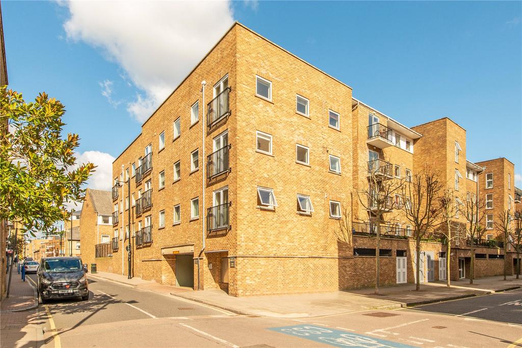 Narrow Street, E14 2 bed apartment £1,447 pcm (£334 pw)