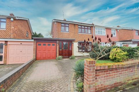 22 Cornell Way, Romford, RM5 2HN
