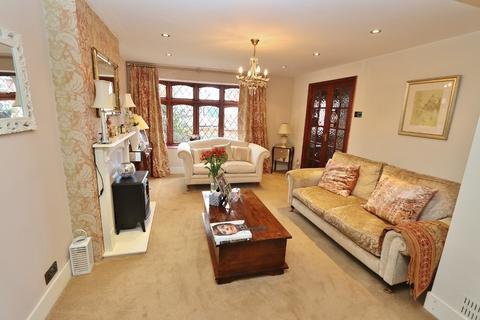 22 Cornell Way, Romford, RM5 2HN