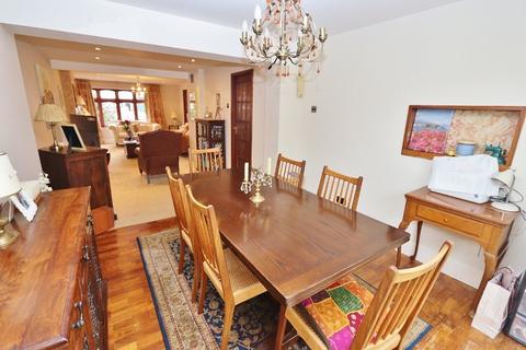 22 Cornell Way, Romford, RM5 2HN