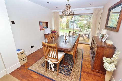 22 Cornell Way, Romford, RM5 2HN