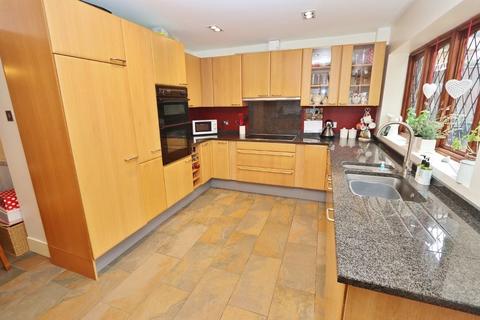 22 Cornell Way, Romford, RM5 2HN