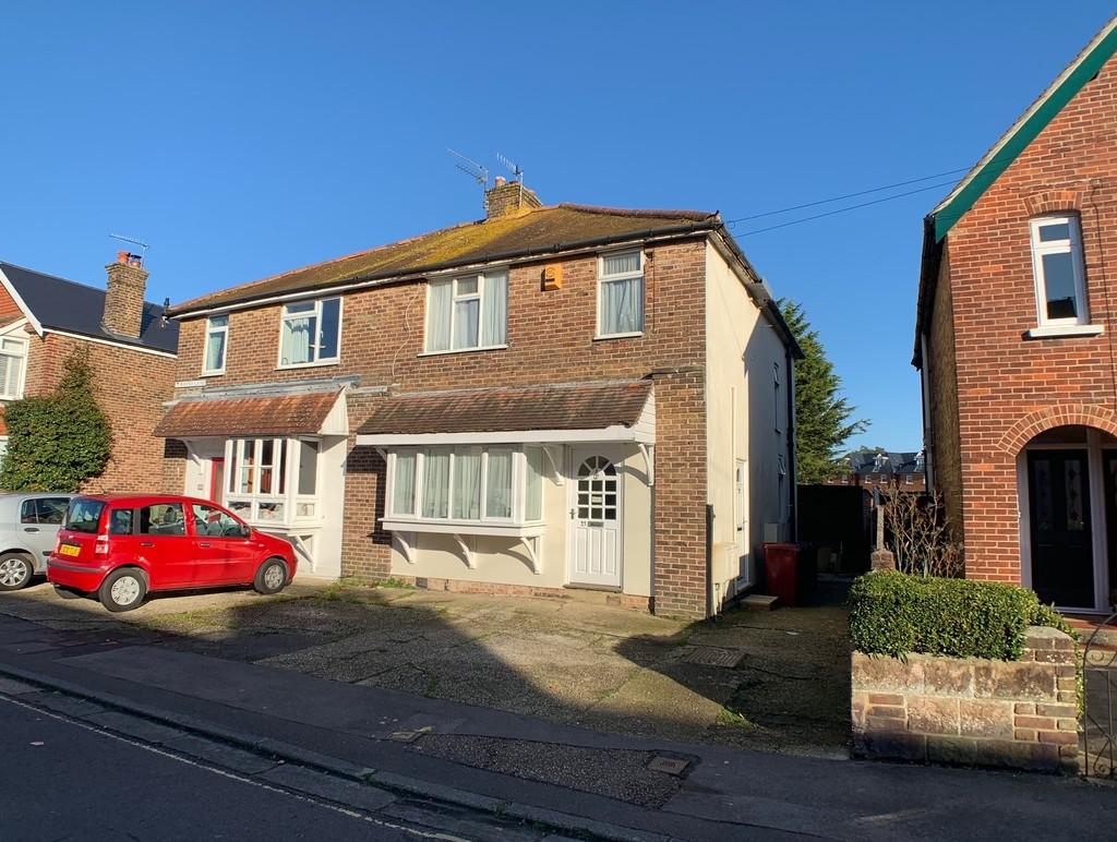 Whyke Lane, Chichester 1 bed flat £850 pcm (£196 pw)