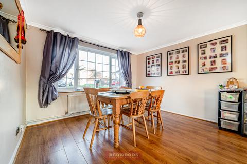 14 Follett Close, Old Windsor, Windsor, SL4 2NZ