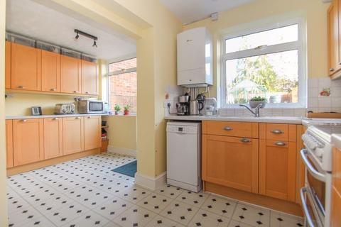 21 Common Road, Claygate, Esher, KT10 0HG