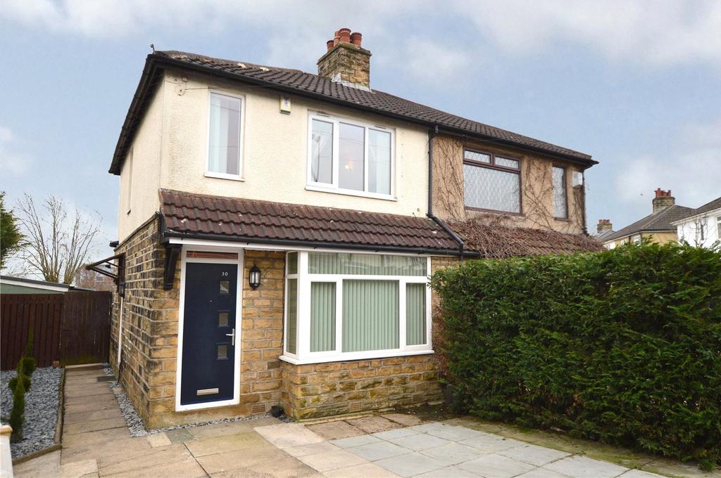 Moorland Road, Pudsey, West Yorkshire 2 bed semidetached house £185,000