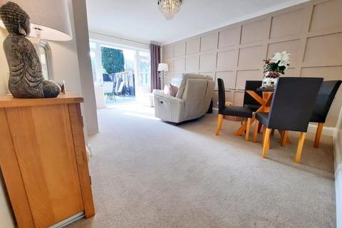 15 Cedar Way, Sunbury-on-thames, TW16 7BL