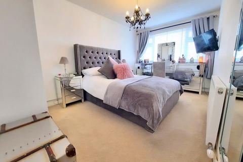 15 Cedar Way, Sunbury-on-thames, TW16 7BL
