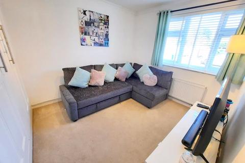 15 Cedar Way, Sunbury-on-thames, TW16 7BL