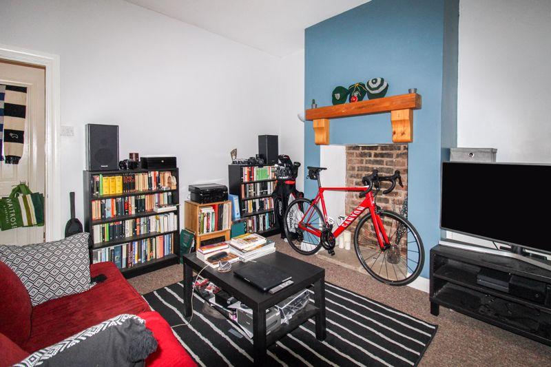 Grove Street, Leek, Staffordshire, ST13 2 bed terraced house £100,000